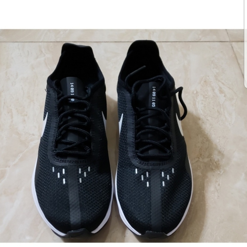 Nike womens shoes sz 7 sneakers black white new - Picture 5 of 7